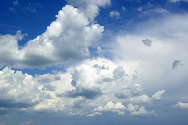 Fondo Cielo Azul Con Diminutas Nubes — Foto de Stock