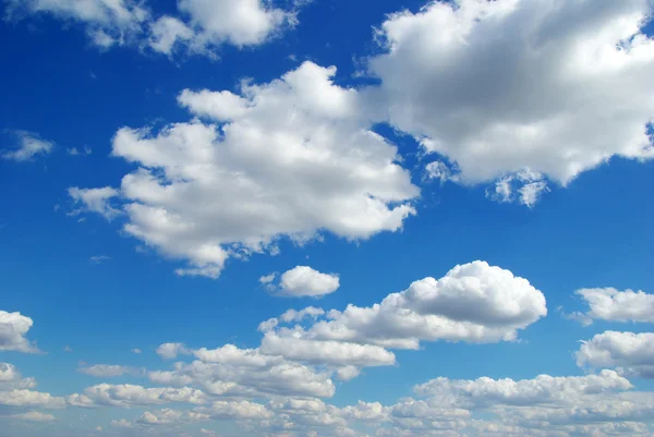 Modrá Obloha Pozadí Malými Mraky — Stock fotografie