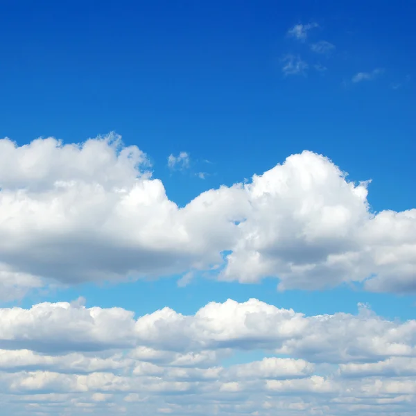 Blauer Himmel Hintergrund Mit Winzigen Wolken — Stockfoto