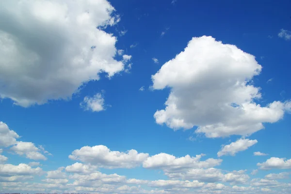 Céu Azul Fundo Com Uma Pequena Nuvens — Fotografia de Stock