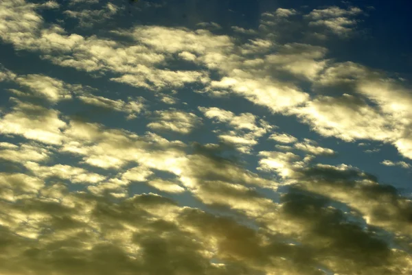 Μπλε Ουρανό Φόντο Μικροσκοπικά Σύννεφα — Φωτογραφία Αρχείου