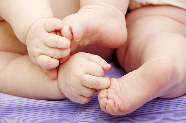 Bebe ayak ve el — Stok fotoğraf