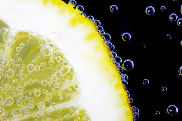 Irisan lemon dengan gelembung — Stok Foto