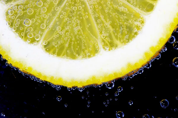 Fetta di limone con bolle — Foto Stock