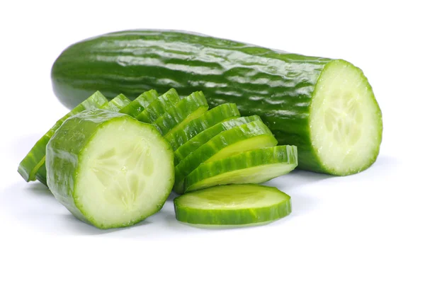 Komkommers in wit — Stockfoto