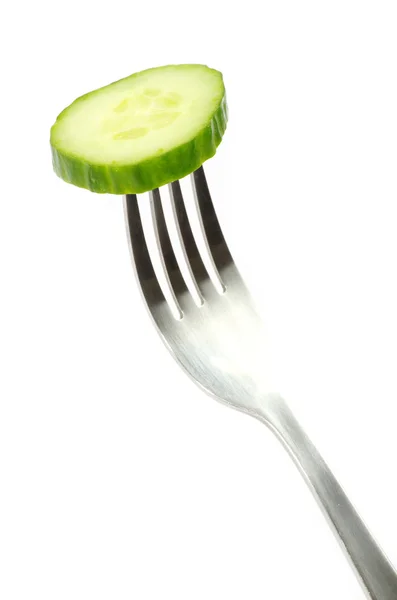 Komkommer op vork — Stockfoto
