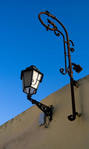 Lanterna em steet — Fotografia de Stock