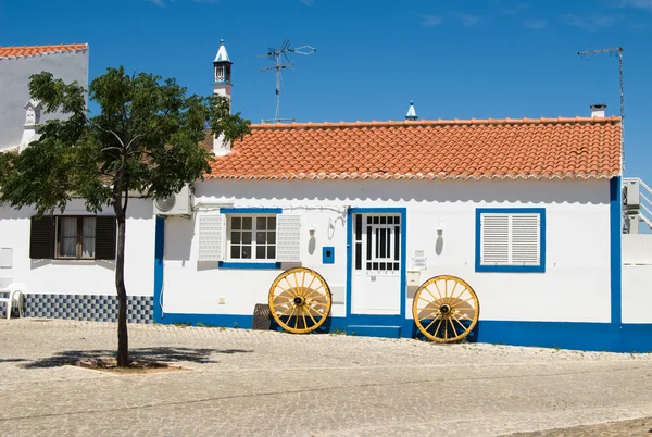 A casa típica no Algarve, Portugal — Fotografia de Stock