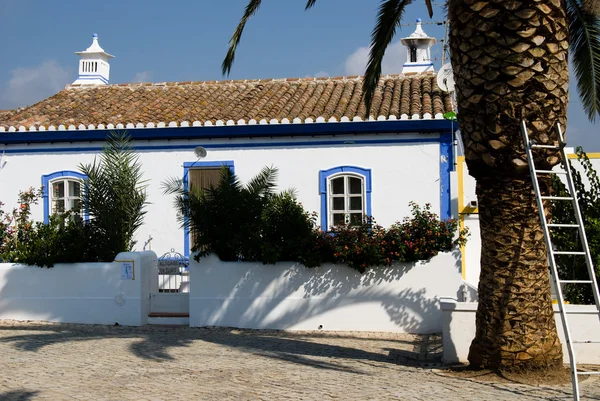 Typický dům v algarve, Portugalsko — Stock fotografie
