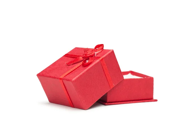 Vermelho aberto caixa presente isolado sobre branco — Fotografia de Stock