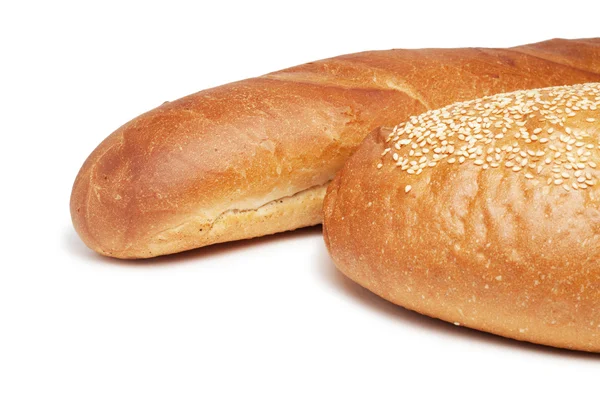 Dois loafs de pão isolado sobre fundo branco — Fotografia de Stock