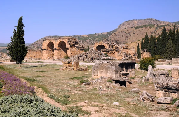 Bains Bazilica dans l'ancienne Hierapolis — Photo
