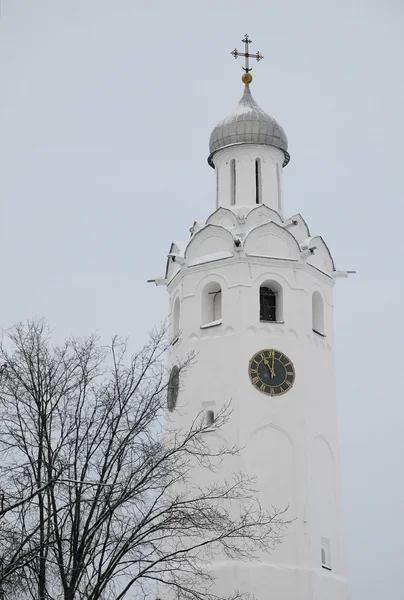 時計塔は 世紀のヴェリーキー ノヴゴロド ロシアの冬 — ストック写真