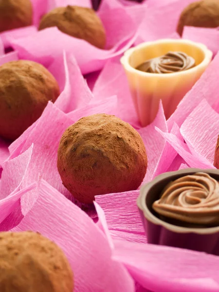 Chocolade Truffels Pralines Voor Valentijnsdag Ondiepe Dof — Stockfoto