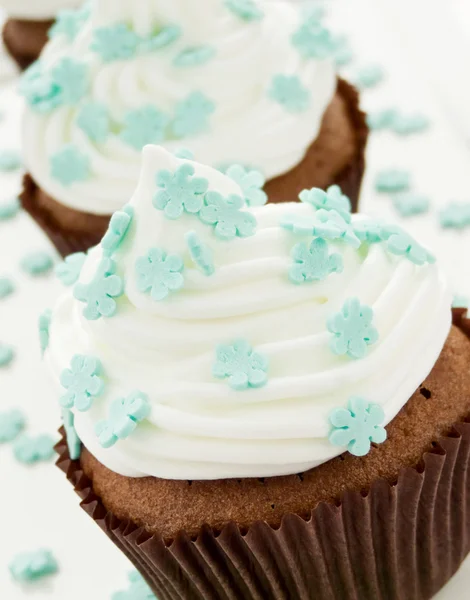 Cupcakes Chocolate Com Chantilly Cobertura Dof Rasa — Fotografia de Stock