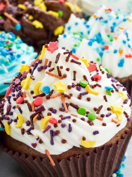 Csokoládé Cupcakes Tejszínnel Jegesedés Sekély Dof — Stock Fotó