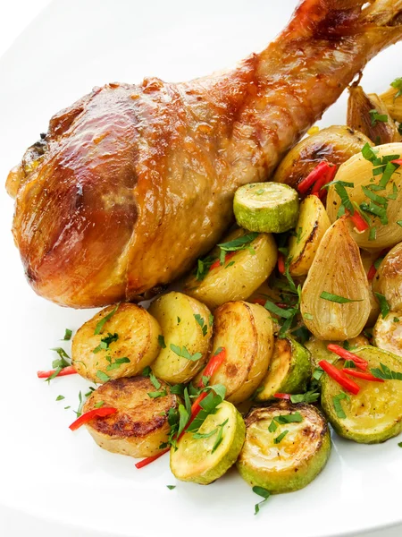Roasted Turkey Leg Vegetables Shallow Dof — Stock Photo, Image