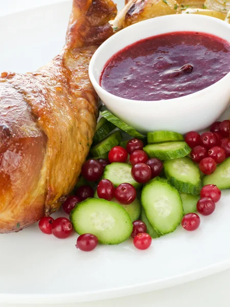 Roasted Turkey Leg Vegetables Cranberry Sauce Shallow Dof — Stock Photo, Image