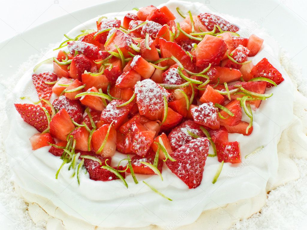 Strawberry pavlova Stock Photos, Royalty Free Strawberry pavlova Images |  Depositphotos