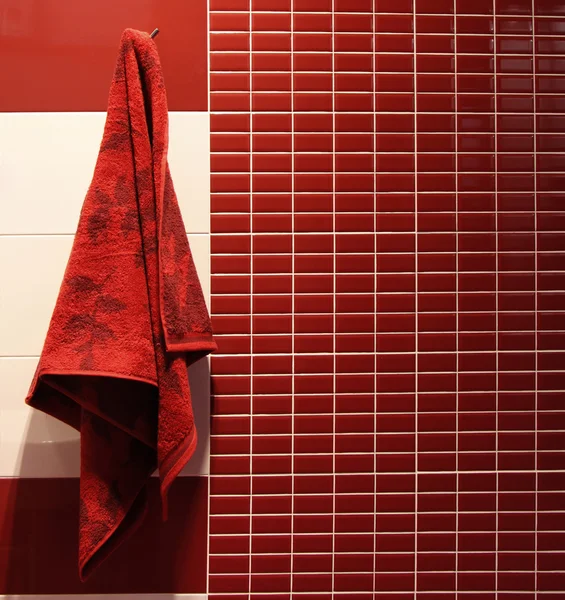 Red towel hangs in a bathroom — Stock Photo, Image