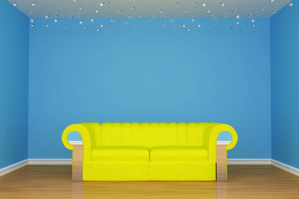 Голубая минималистская гостиная с желтым диваном — стоковое фото