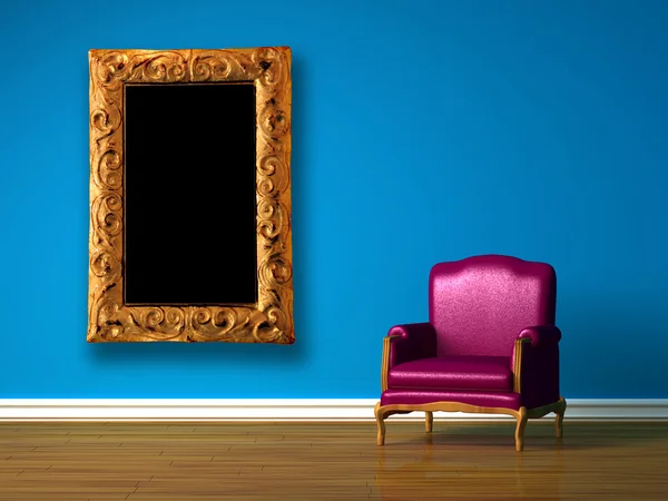 Фіолетове крісло з сучасною рамкою зображення в синьому мінімалістичному інтер'єрі — стокове фото