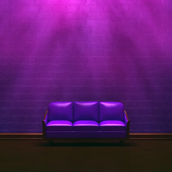 Sam fioletową kanapę w fioletowy minimalistyczne wnętrza — Zdjęcie stockowe