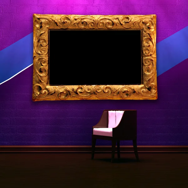 Один стул с синей волной и рамкой на стене — стоковое фото