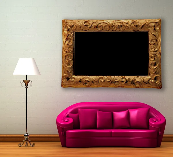 Růžový gauč se standardním svítilnou a starožitný rám — Stock fotografie