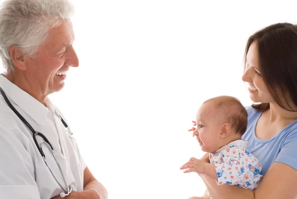 医者および新生児を持つ女性 — ストック写真