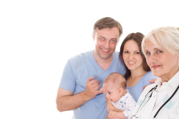 Médico e família com um recém-nascido — Fotografia de Stock