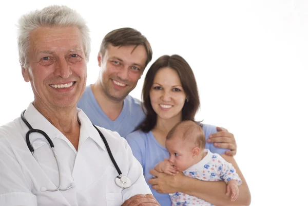 Dottore e famiglia con un neonato — Foto Stock