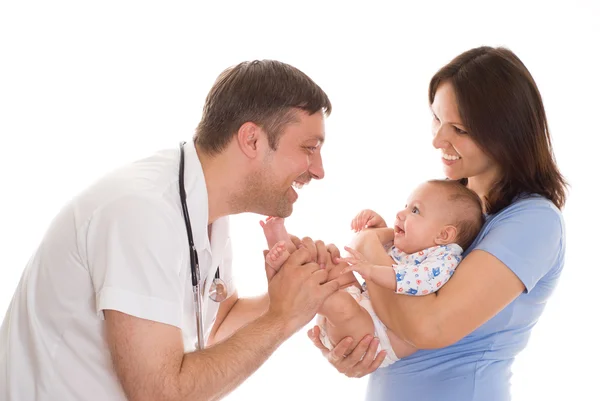 Доктор и женщина с новорожденным — стоковое фото