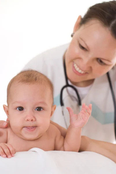 Лікар з новонародженим — стокове фото