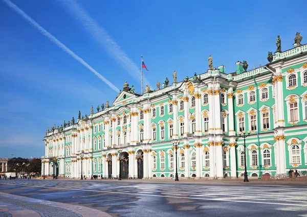 Winter Palace in St. Petersburg — Stock Photo, Image