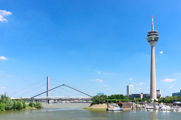 Rheinturm башта Дюссельдорф — стокове фото