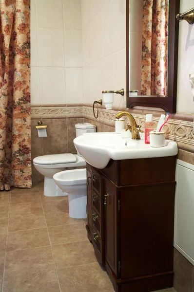 Toilettenschüssel, Bidet und Waschbecken — Stockfoto