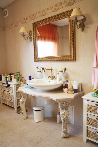 Μπάνιο σε ένα διαμέρισμα — Φωτογραφία Αρχείου