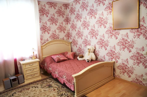 Современная спальня — стоковое фото