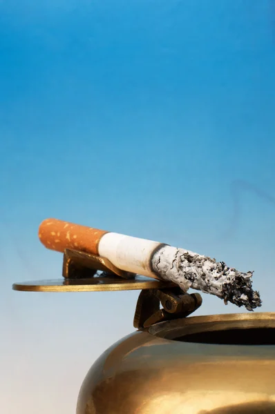 Beginnetje van een sigaret — Stockfoto