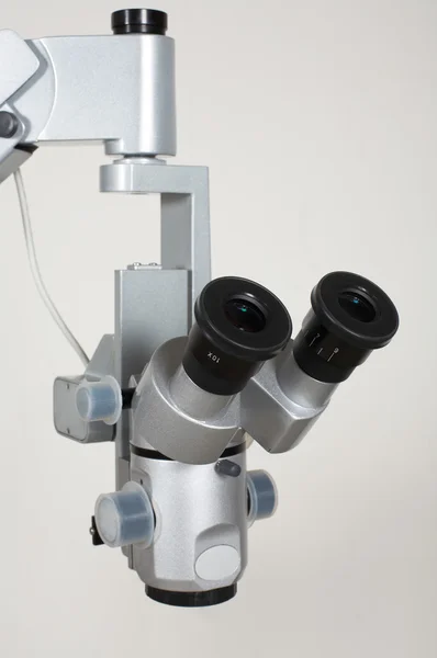 Microscópio moderno e poderoso — Fotografia de Stock