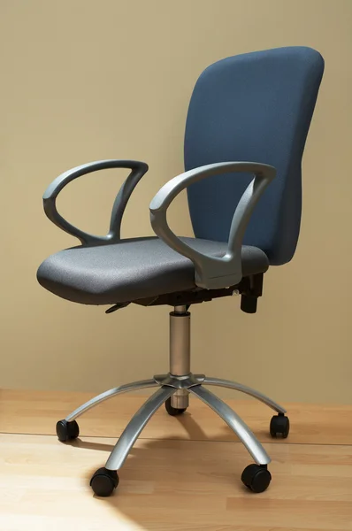 Neuer und moderner Stuhl — Stockfoto