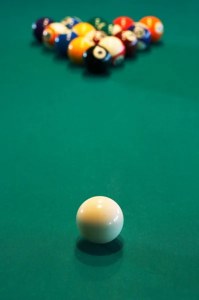 Esferas de jogo em uma piscina — Fotografia de Stock