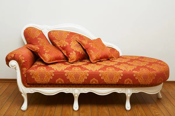 Vacker röd soffa — Stockfoto