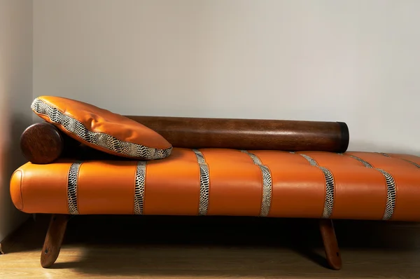 Skórzana kanapa stylowe — Zdjęcie stockowe