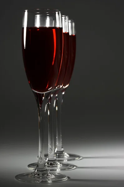 Copos com vinho tinto — Fotografia de Stock