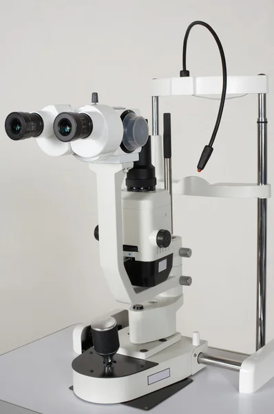 Microscopio para investigaciones médicas —  Fotos de Stock