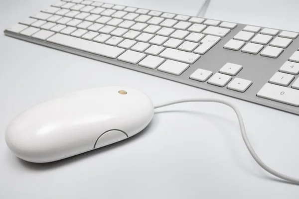 现代键盘和鼠标 — 图库照片