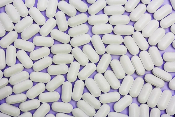 Viele weiße Pillen — Stockfoto