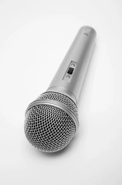 Microfone novo e metálico — Fotografia de Stock